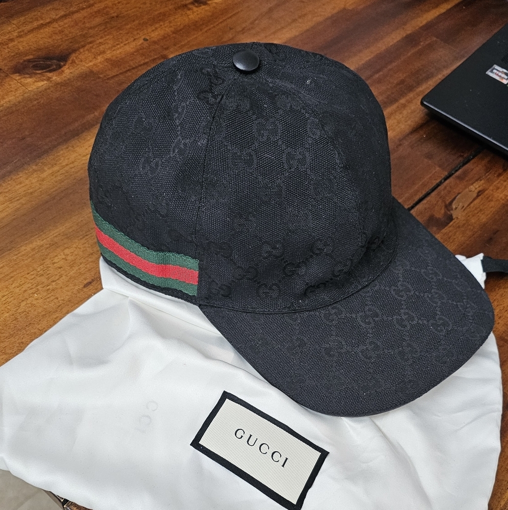 Gucci Black Cap with Green and Red Stripe